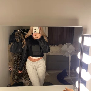 Teddy jacka - Kort teddy jacka i storlek S,aldrig använd 