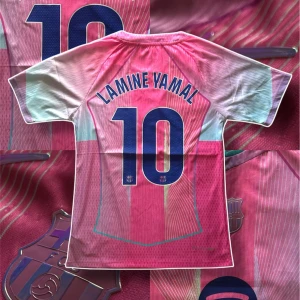 Lamine Yamal barcelona 25/26 - Lamine Yamal FC Barcelona 25/26 | Storlek M | Skicket är 10/10 Helt ny med tagsen kvar | Player version | Skriv vid frågor eller funderingar