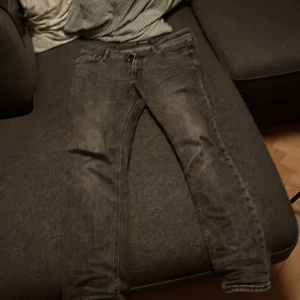 Gråa Jack and Jones jeans  - Gråa Jack and Jones jeans i modellen Clark/reguler o storlek W30 L30. 