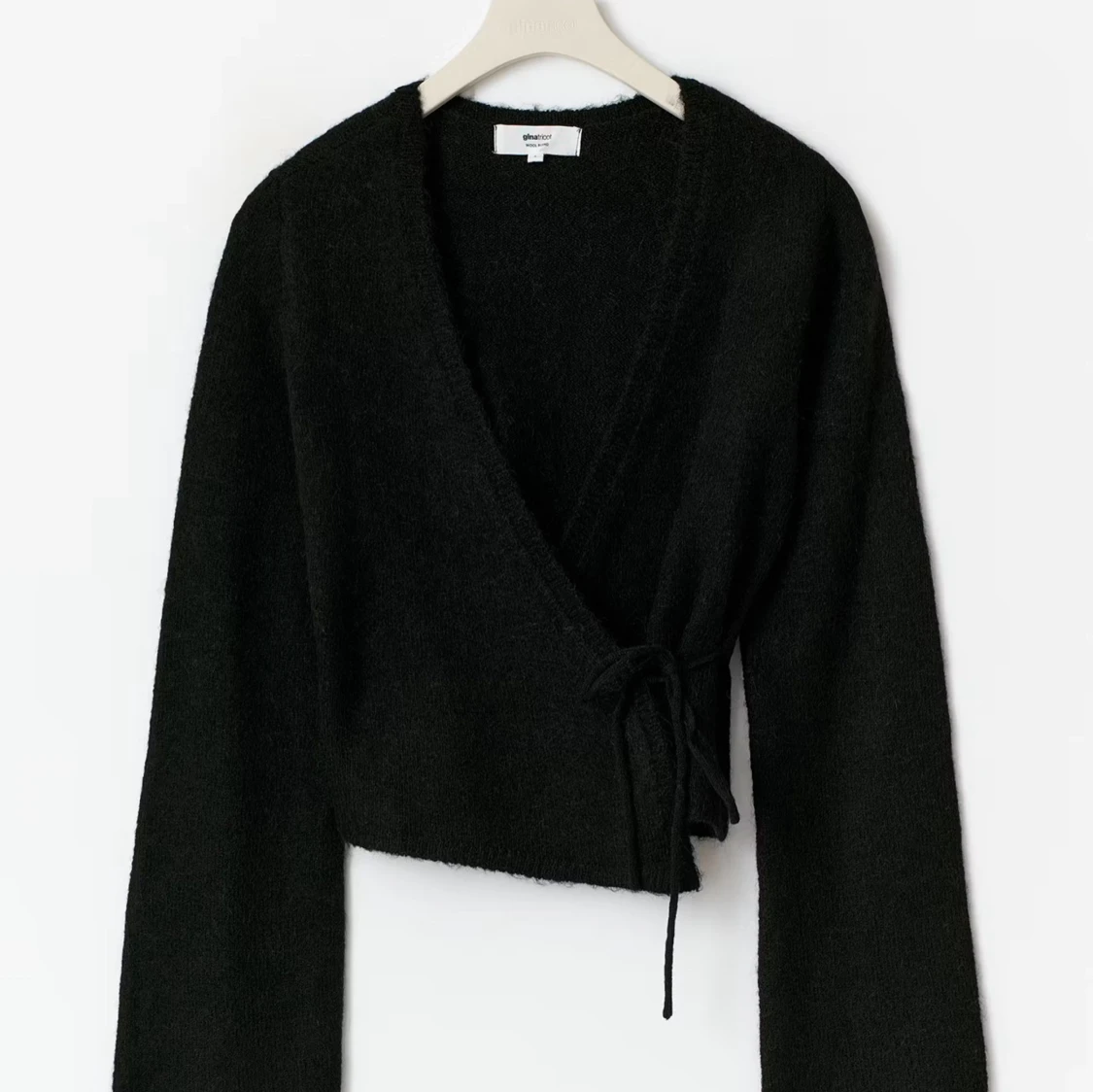 Svart omlottopp från Gina Tricot - 1