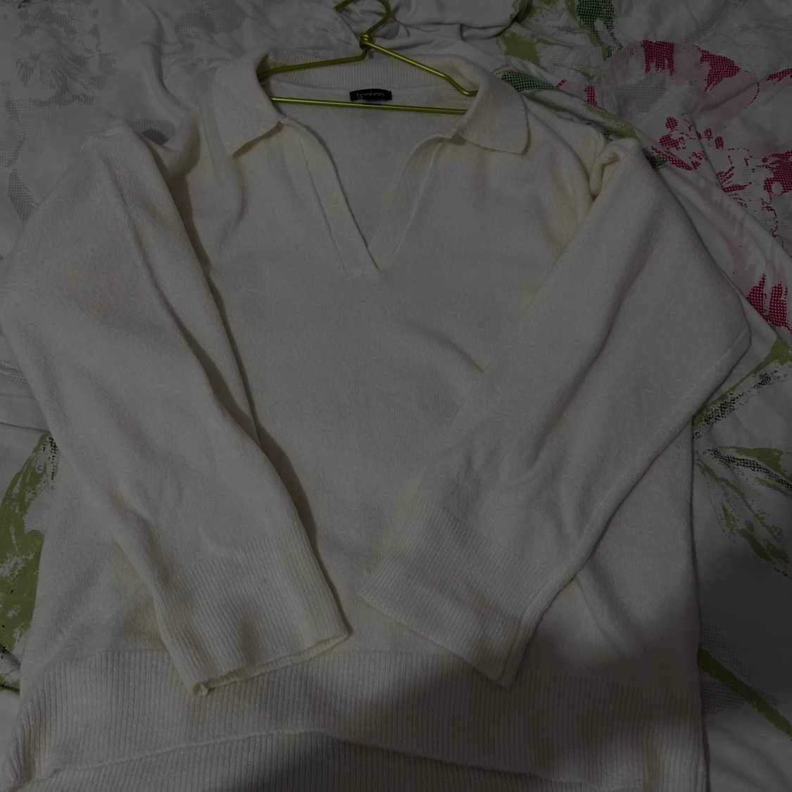 Vit stickad polotröja från Boohoo