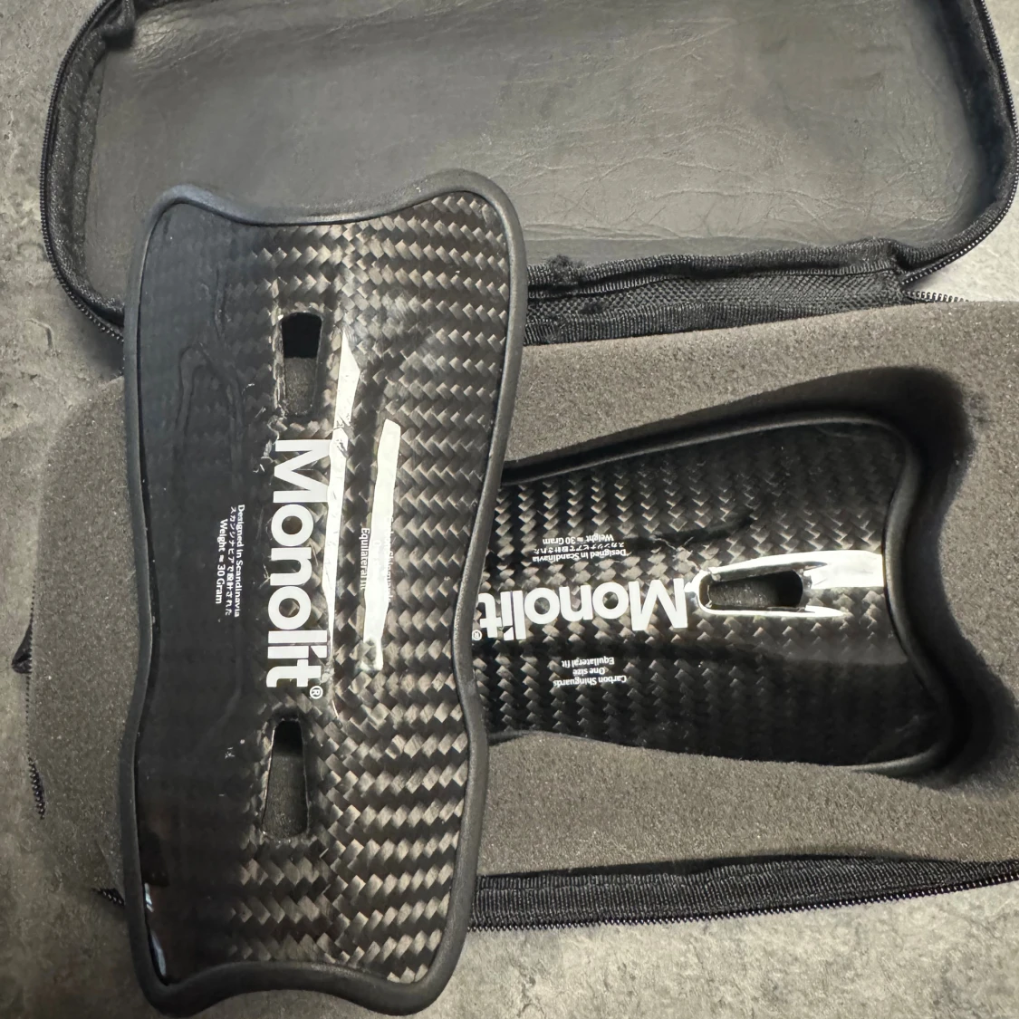Monolit Carbon Shinguards - 2