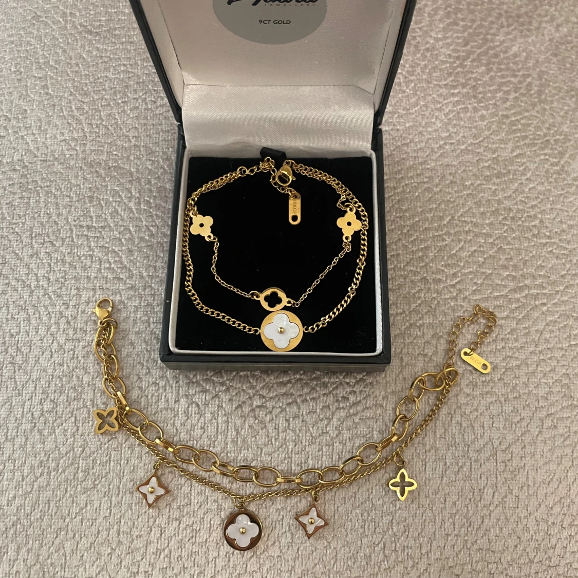 Guldpläterade armband