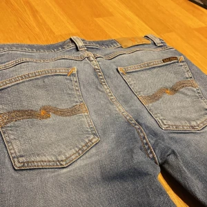 Nudie Lean Dean  - Nudie Lean Dean | Strlk W31 L32 | Passform Slim fit | Inga defekter och i mycket bra skick | Skriv för funderingar!