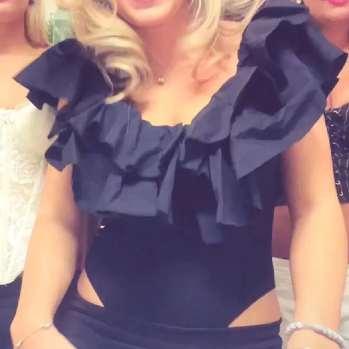 Svart Zara body med volanger   - 2