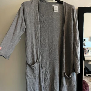 Cardigan zara - Cardigan från barnavdelningen från zara i storlek 158. 