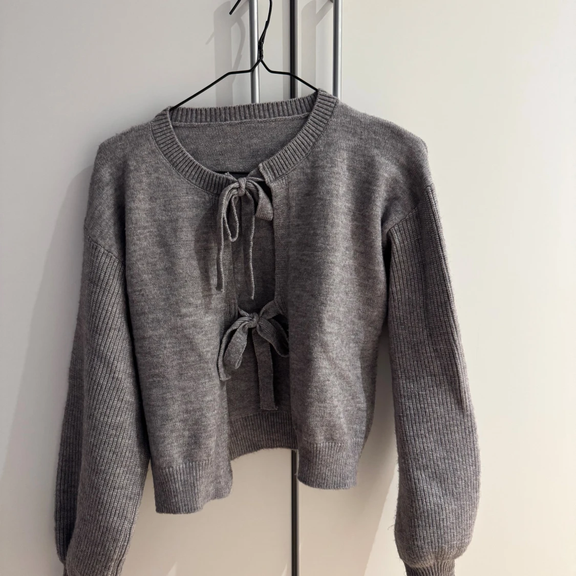 Grå kofta med knyt från SHEIN