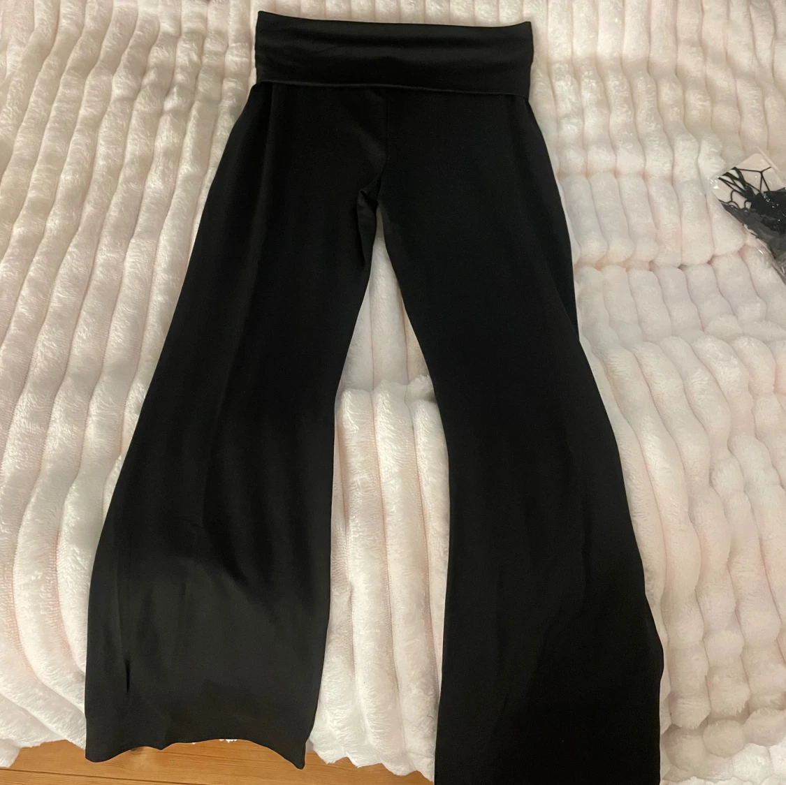 Svarta wide yoga pants - 1