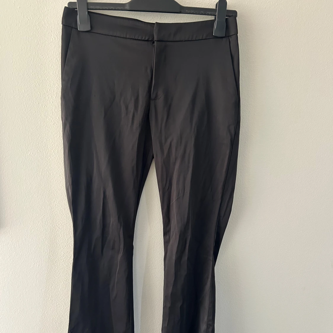 Svarta bootcut kostymbyxor - 3