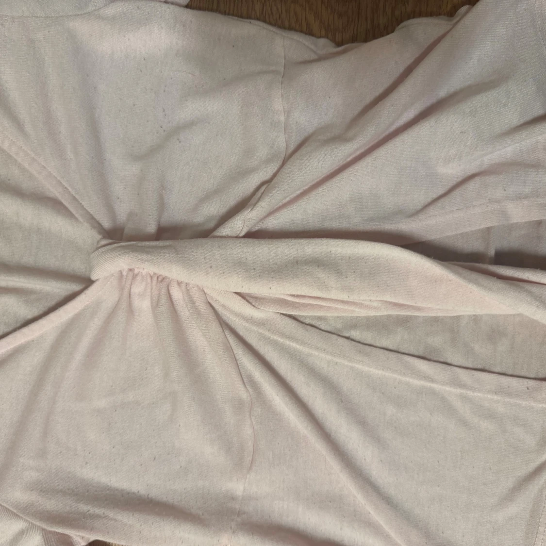 Ljusrosa omlottopp från Gina Tricot - 1