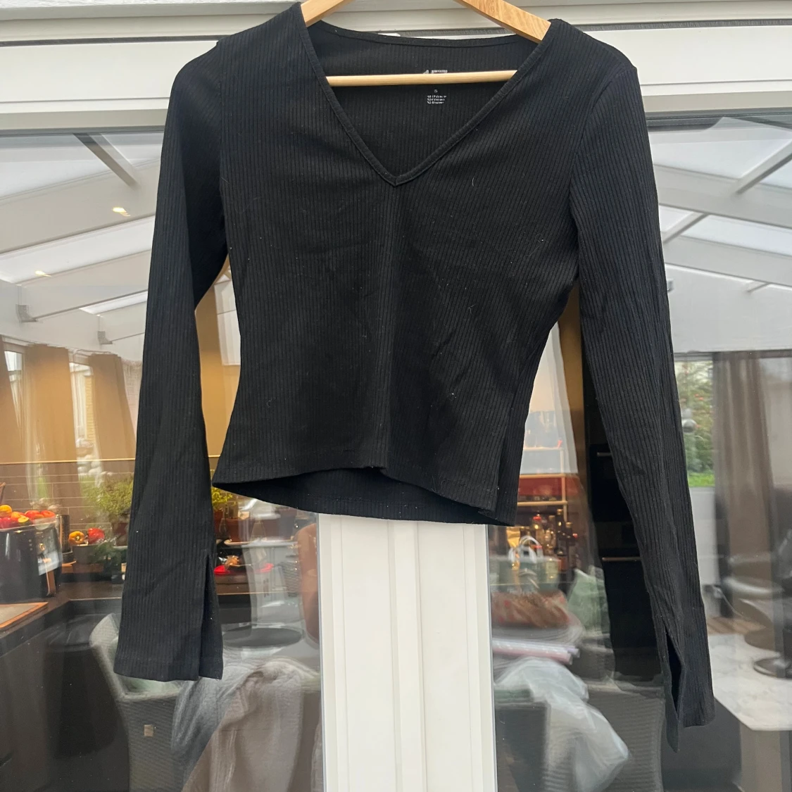 Svart ribbad långärmad topp