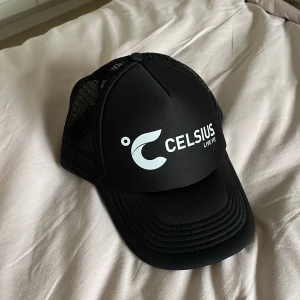 Celsius keps oanvänd  - Säljer denna fina keps från celcius, helt ny och oanvänd 