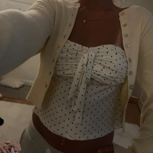 Gul kofta - Lite intresse koll på min jätte söta ljus gula kofta 💛 Den är som ny och är inte särskilt använd