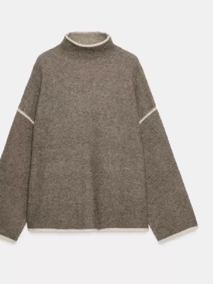 Beige tjocktröja med vita detaljer från Zara  - En beige tjocktröja med vita detaljer som används 3 gånger typ och är i perfekt skick, syns inte att den e använd! ‼️köpt för 499kr