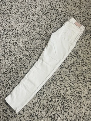 Jacob Cohen jeans - Ett par feta jacob choen jeans. Perfekt till kostym eller när man bara vill se stilig ut🤑