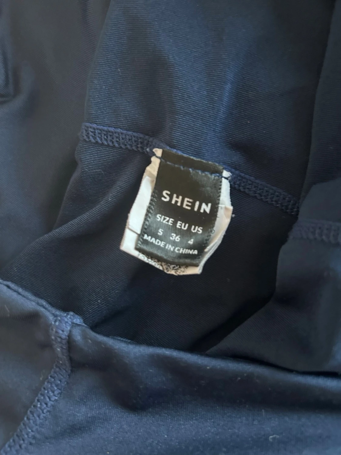 Mörkblå träningsshorts från SHEIN - 2