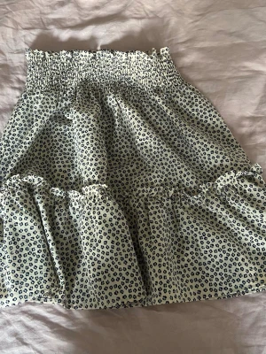 Mönstrad kjol - Pris kan diskuteras!