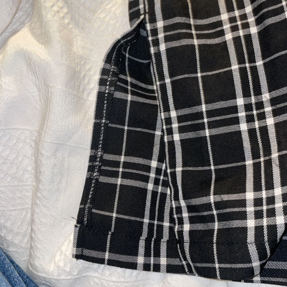 Svarta rutiga byxor från H&M - 1