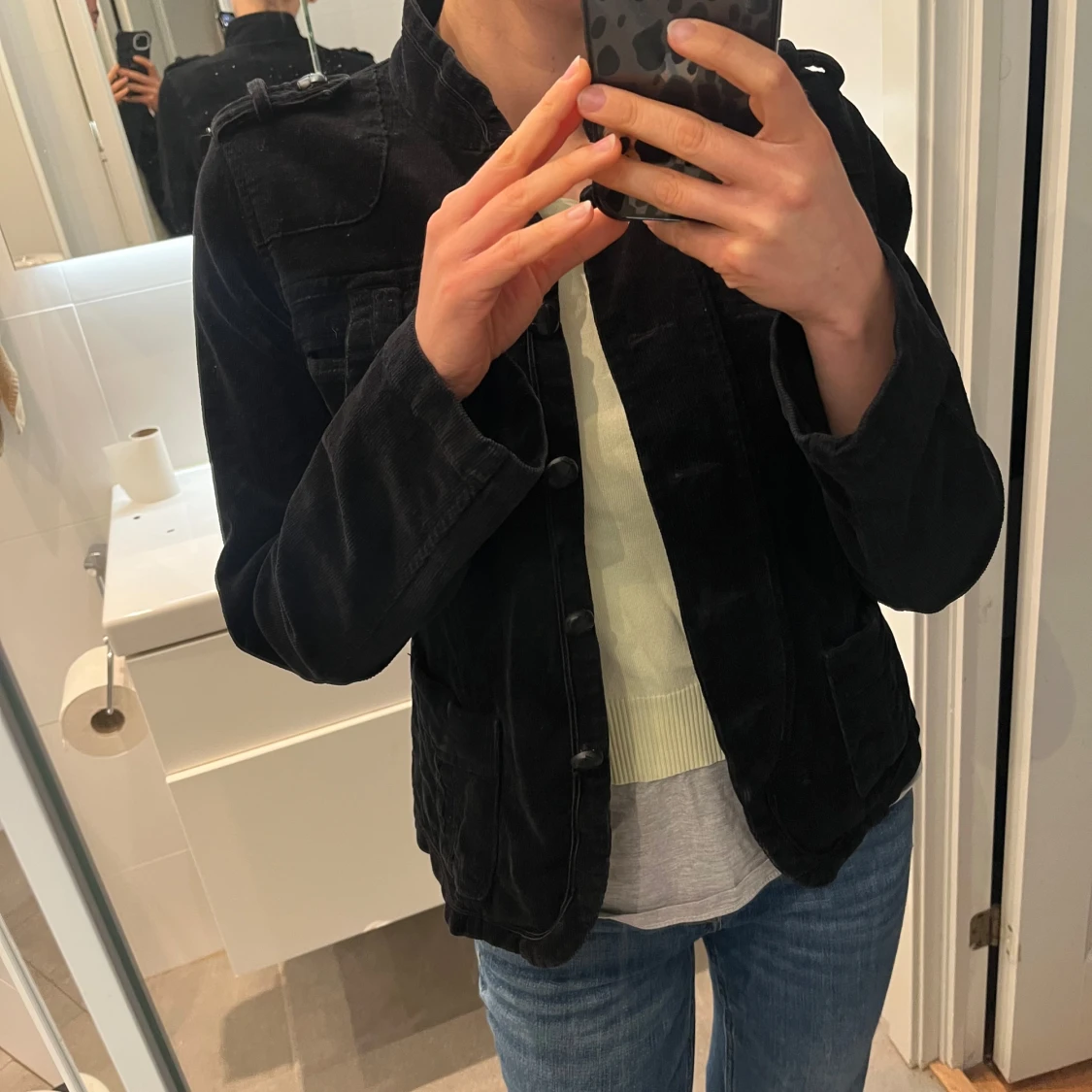 Svart manchesterjacka med knappar