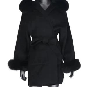 Pälskappa - Säljer min pälskappa, äkta päls. Har inte kvar pälsen vid armarna. Fint skick. Fler bilder kan skickas vid intresse. Passar Xs/S. Kan få ner i pris vid snabb försäljning.