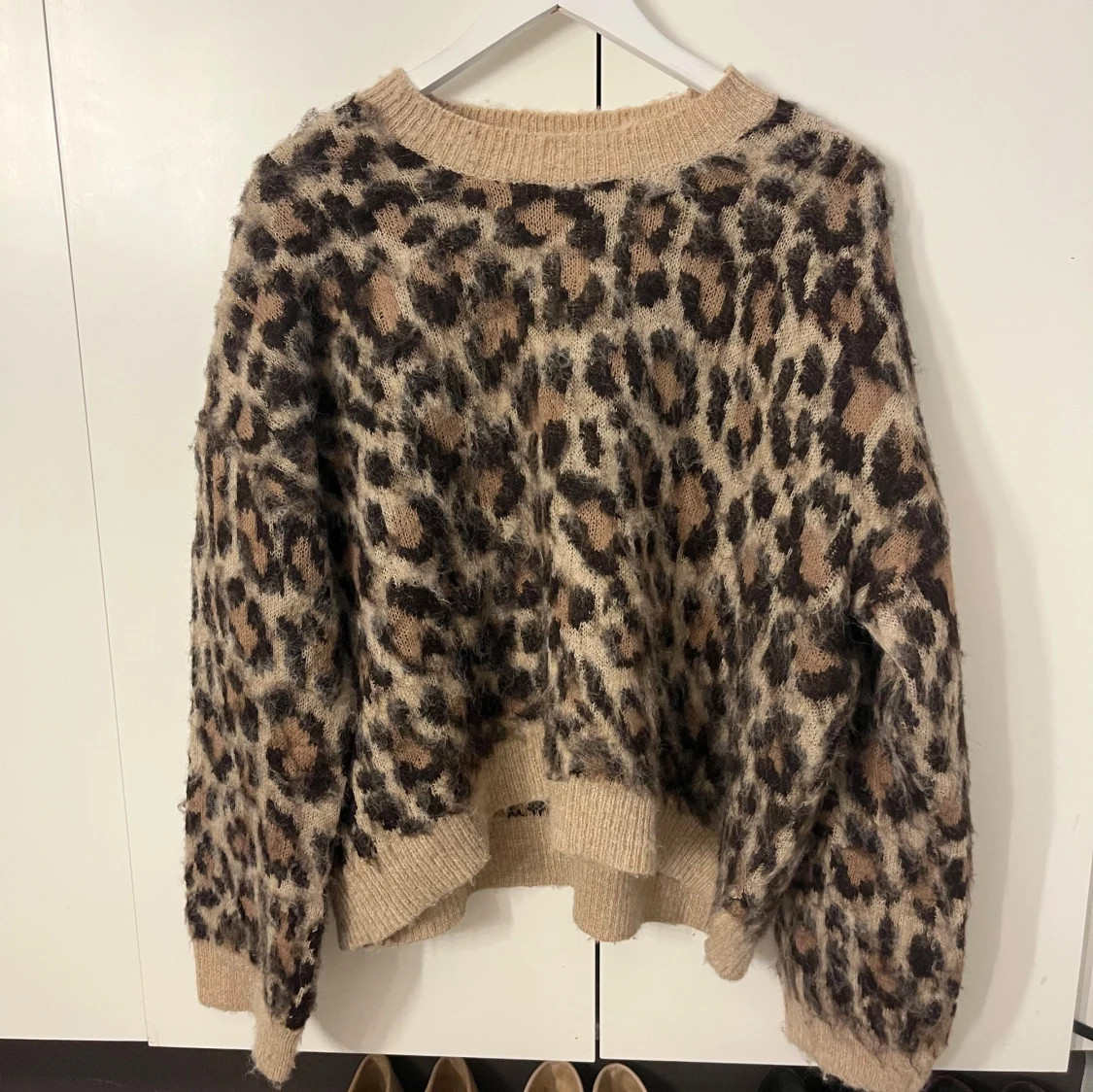 Stickad Leopardmönstrad tröja från Kappahl - 1