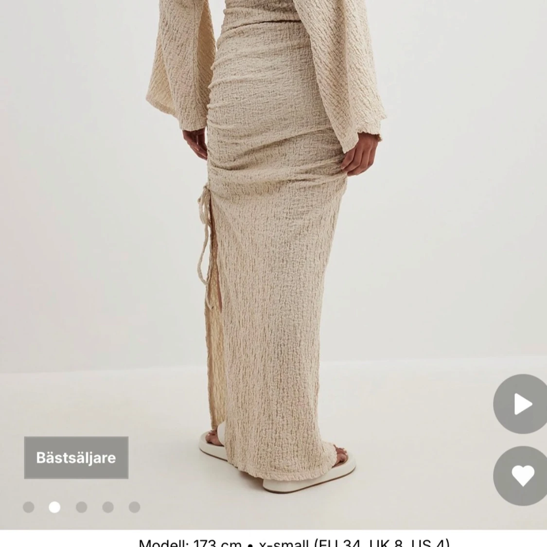 Beige långklänning med vida ärmar - 1