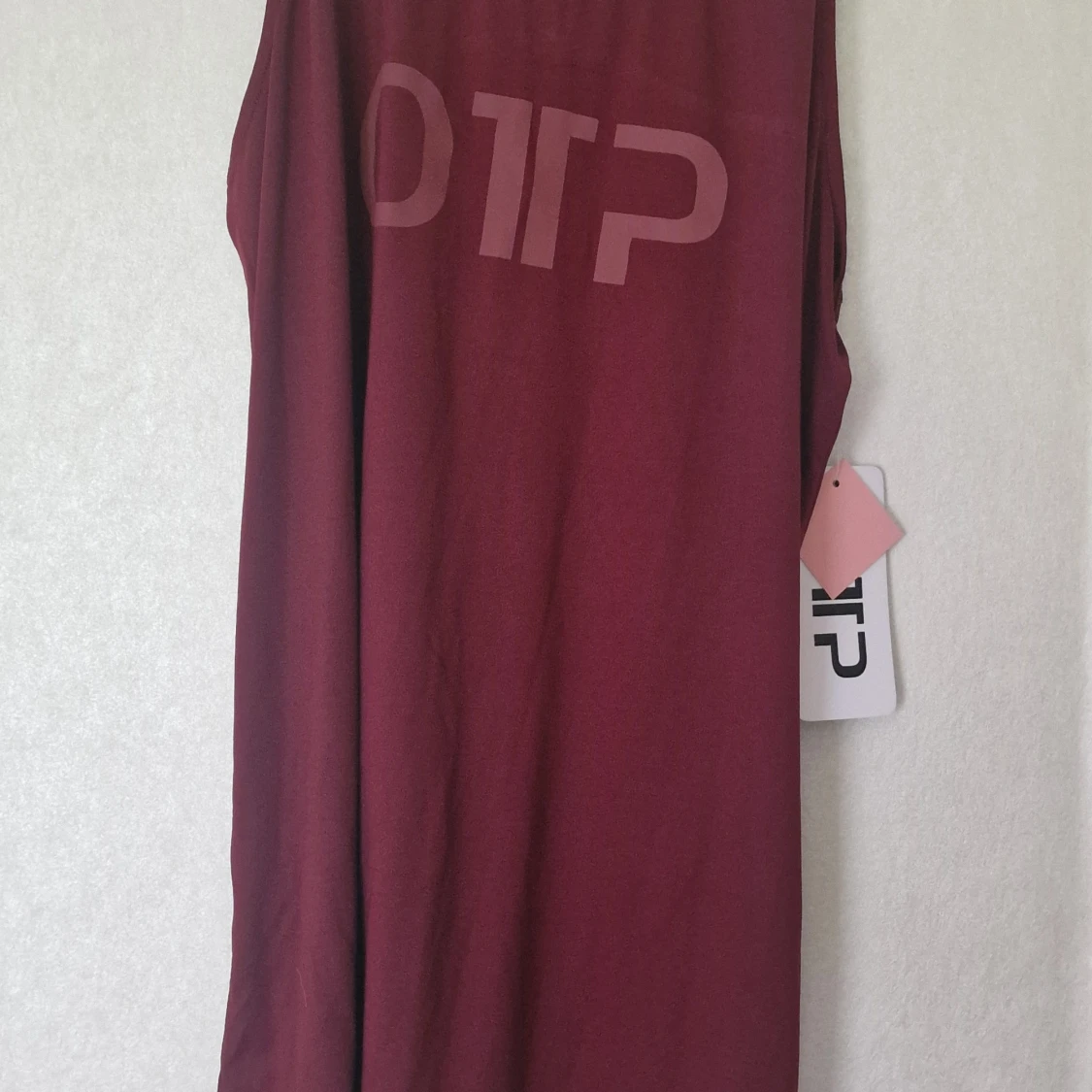 Vinrött träningslinne från OTP