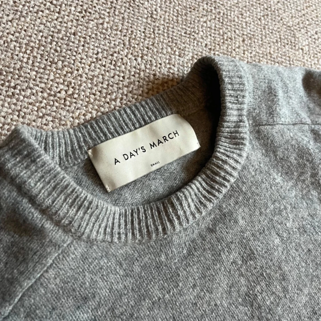 Grå tröja från A Day's March - 91