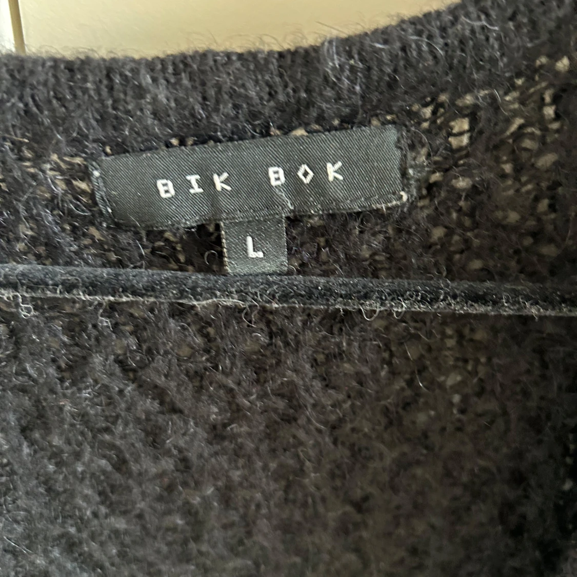 Svart stickad kofta från Bik Bok - 3