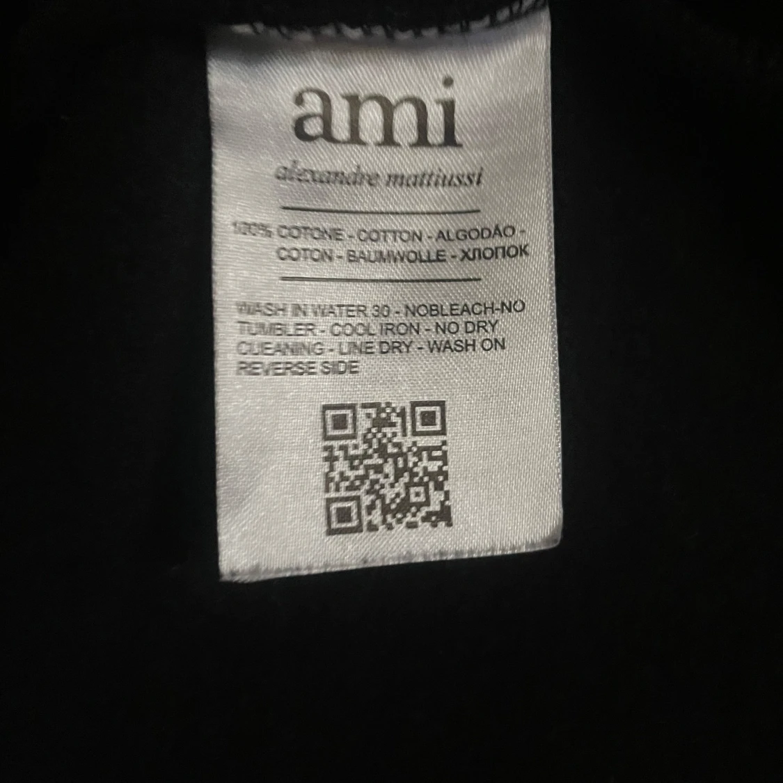 Svart hoodie från Ami med rött hjärta - 4