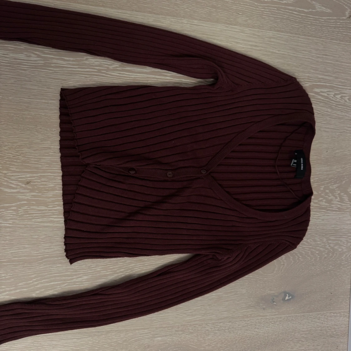 Vinröd ribbad kofta från Vero Moda - 1