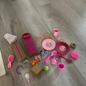 Accecoarer till Barbie/dockor - Superfina accecoarer till Barbie/dockor. Superfint skick 