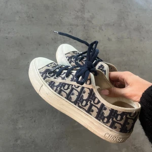 Christian Dior sneakers  - Dior sneakers mörkblåa storlek 38,5