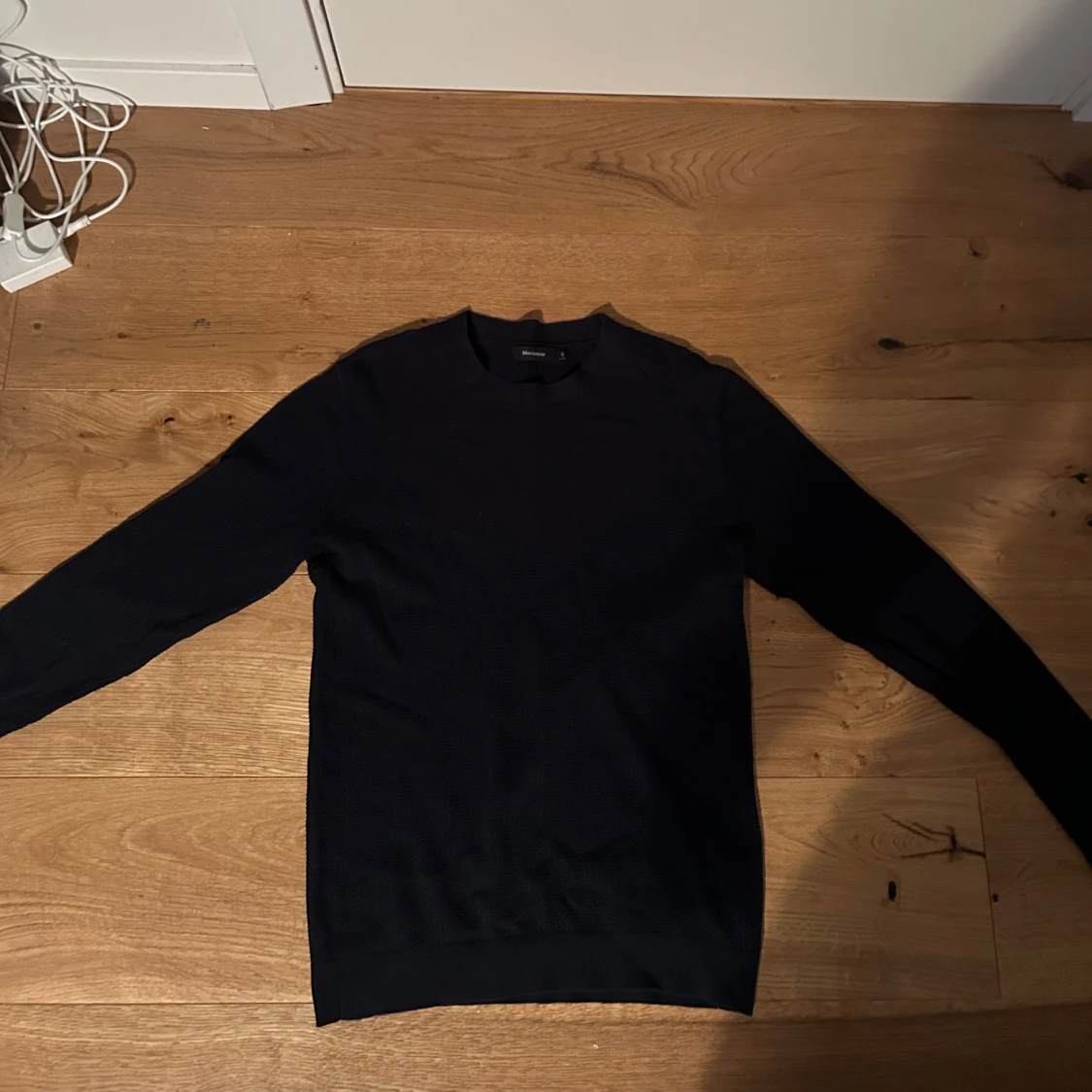 Mörkblå stickad tröja från Matinique