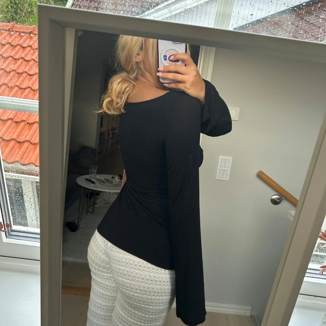 Svart omlottopp med knyt fram från design by si - 2