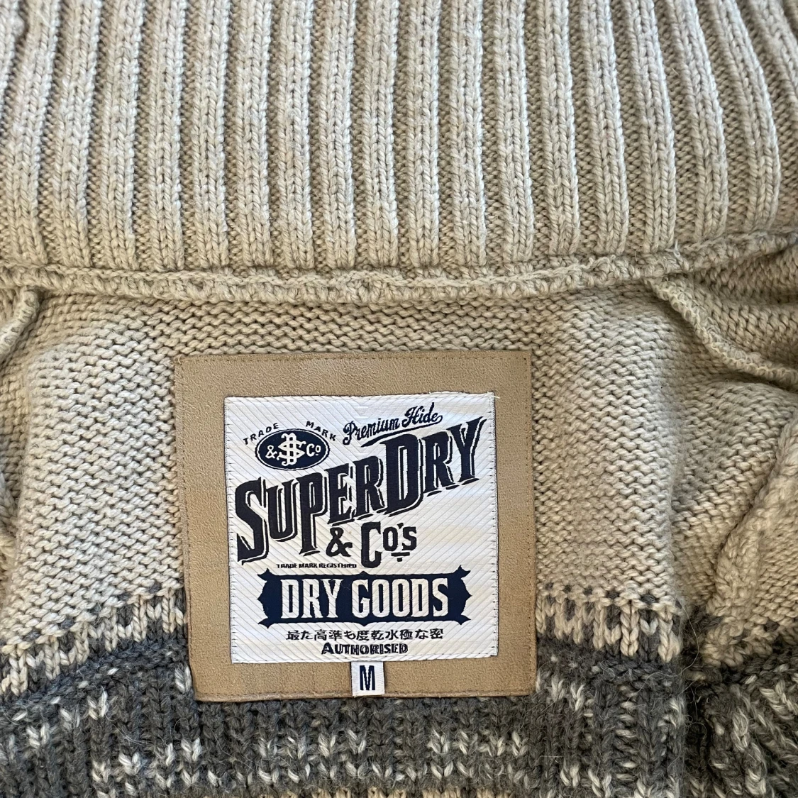 Stickad kofta från Superdry med mönster - 2