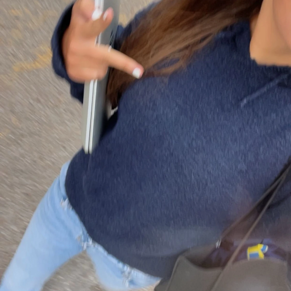 Mörkblå stickad croppad tröja - 3