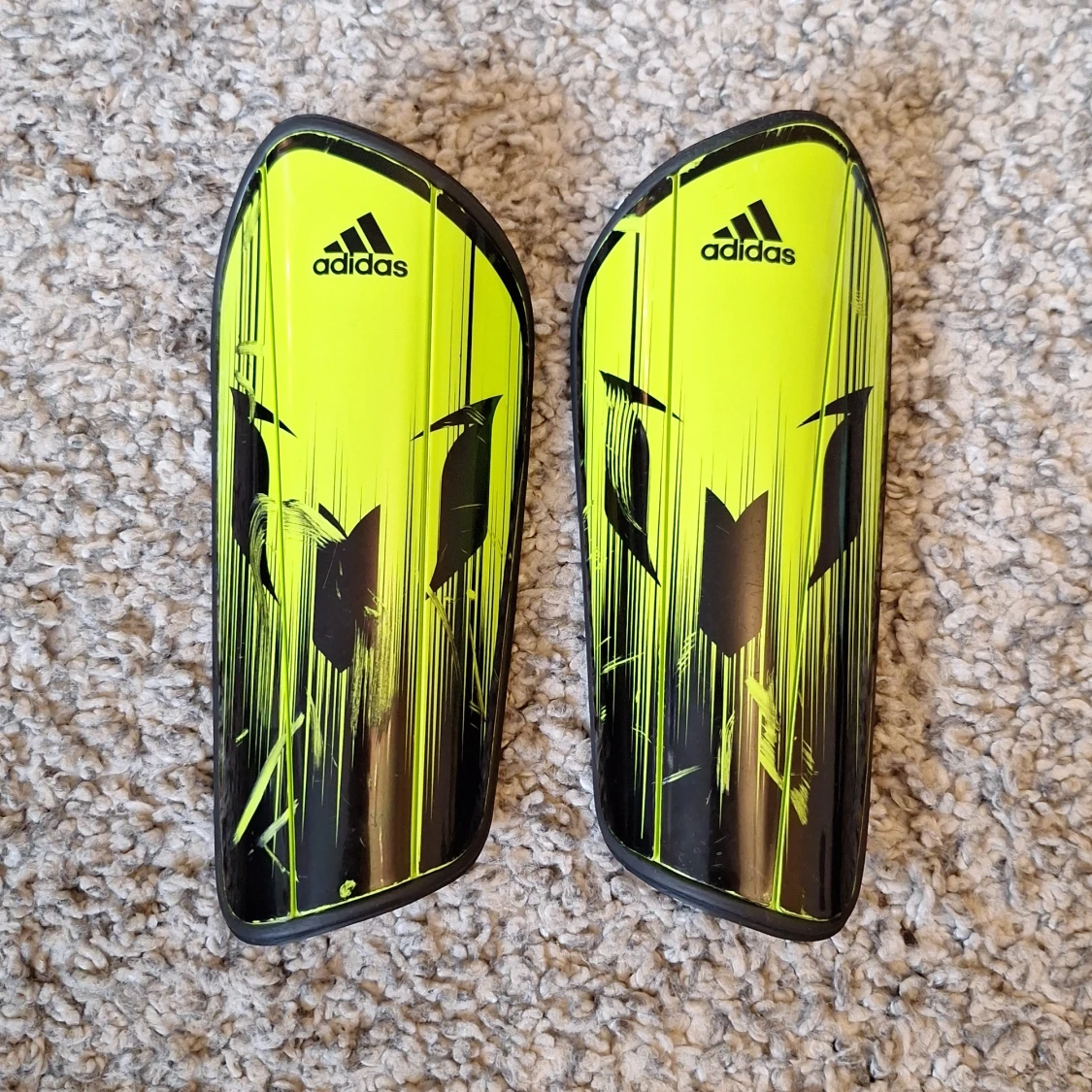 Adidas Messi 10 Pro benskydd 