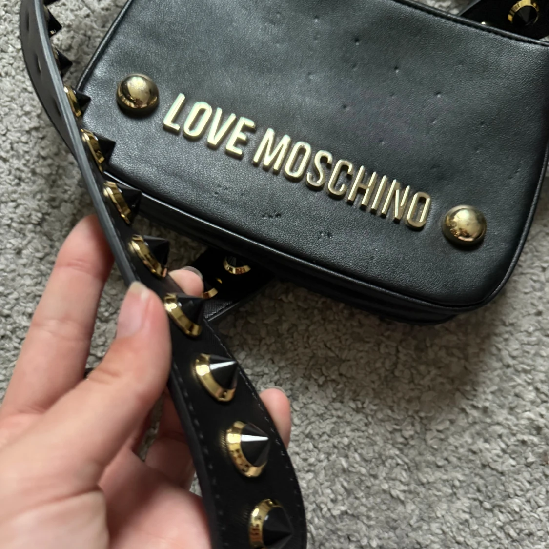 Svart axelväska från Love Moschino - 1