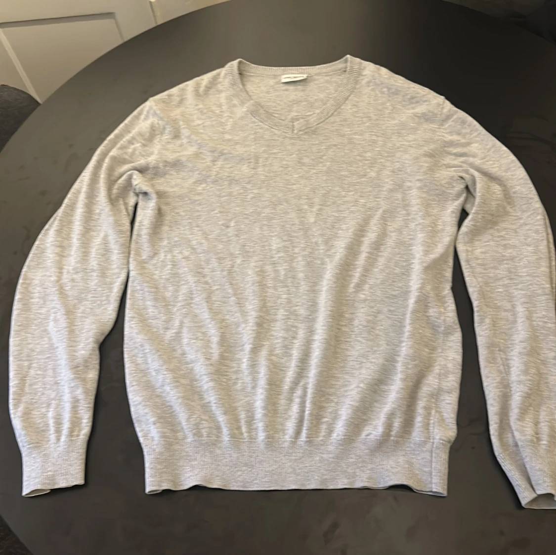 Ljusgrå stickad tröja John Henric