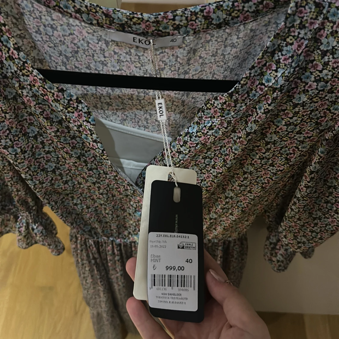 Blommig klänning 40 oanvänd - 2