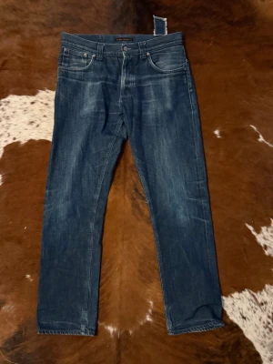 Nudie EvenSteven Vintage - Tjena! Säljer dessa nudie jeans med riktigt snygg tvätt, modellen är EvenSteven och sitter straight, W33/L32, hör av dig vid funderingar!🙌