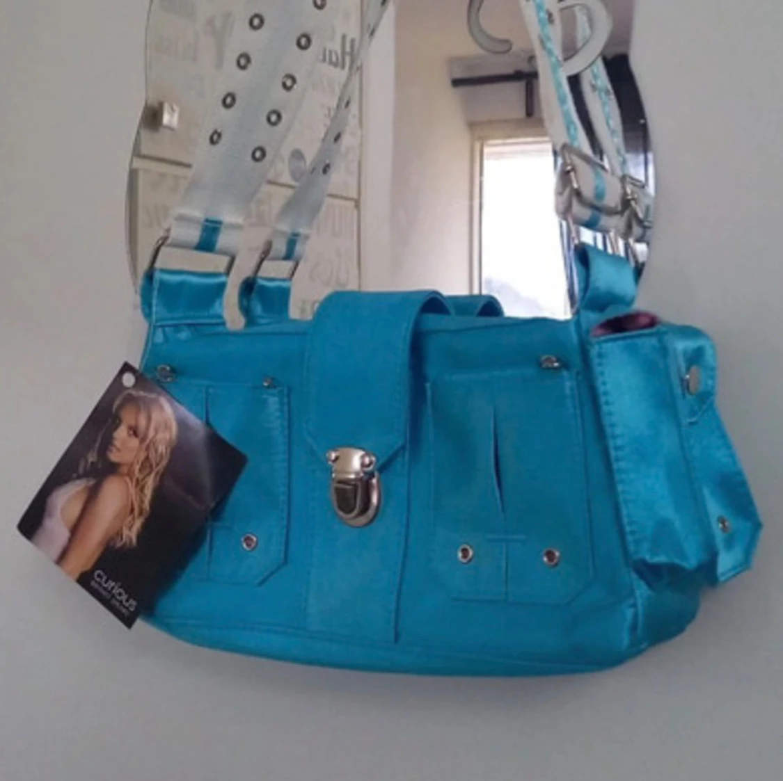 SÖKER! Britney Spears väska 