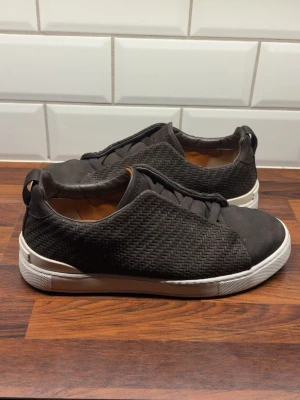 Zegna triple stitch  - Grymt skick! Nypris på över 10 tusen kronor då modellen är lite smått svår att få tag i. Storlek 44 men passar 43 super bra. Endast skorna tillkommer 