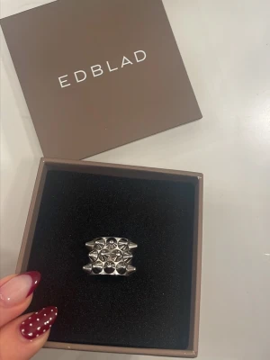 Edblad ring  - Super fint skick 