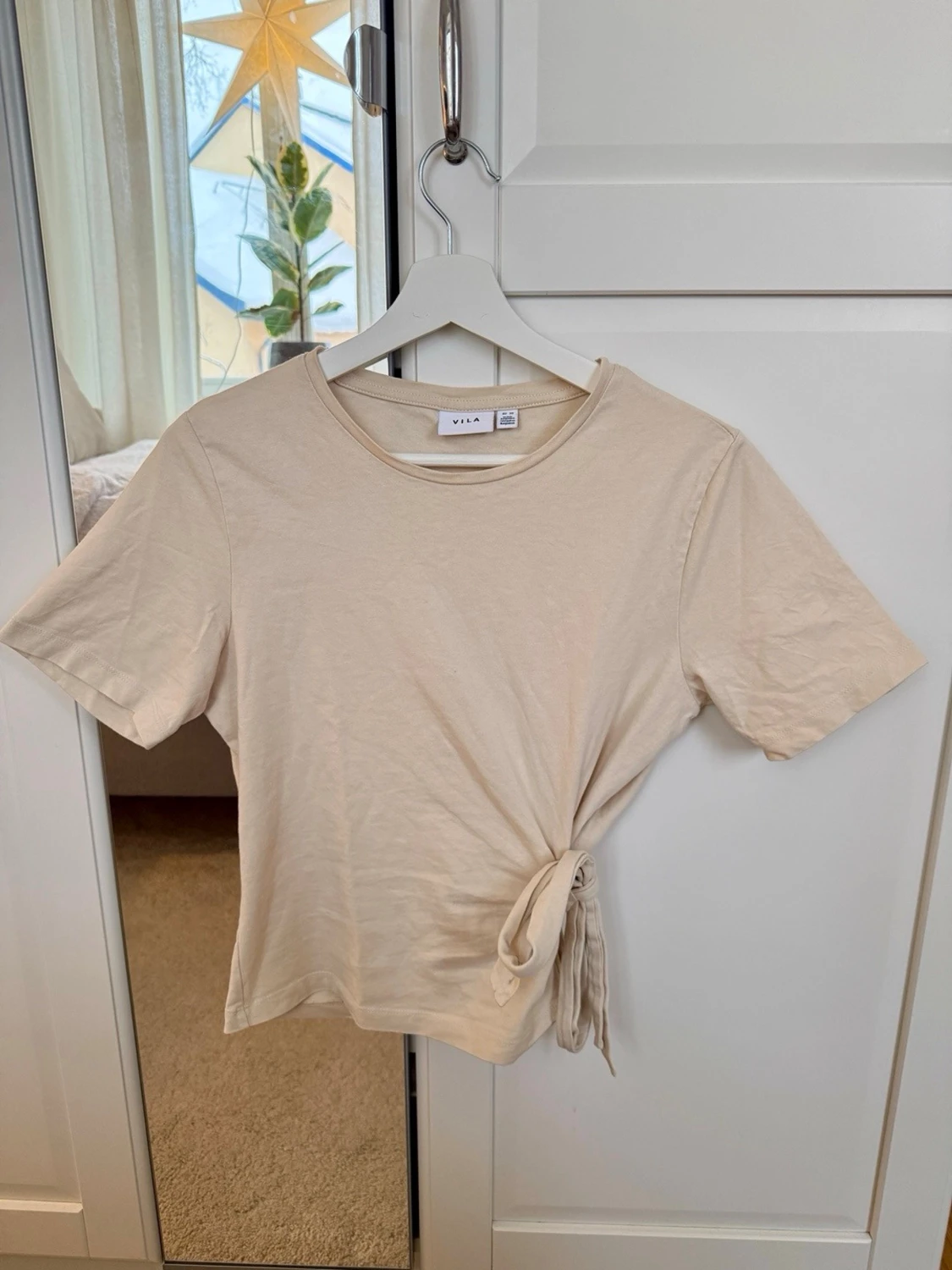 Beige topp med knyt - 1