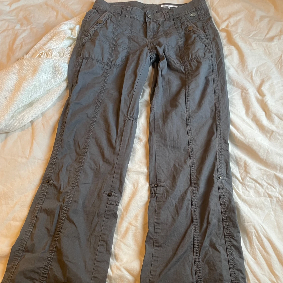 lågmidjade baggy vintage jeans