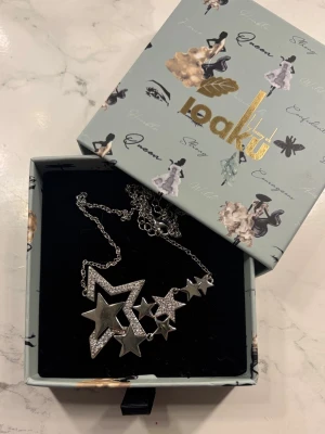 ioaku halsband  - nypris 699kr, aldrig använd 