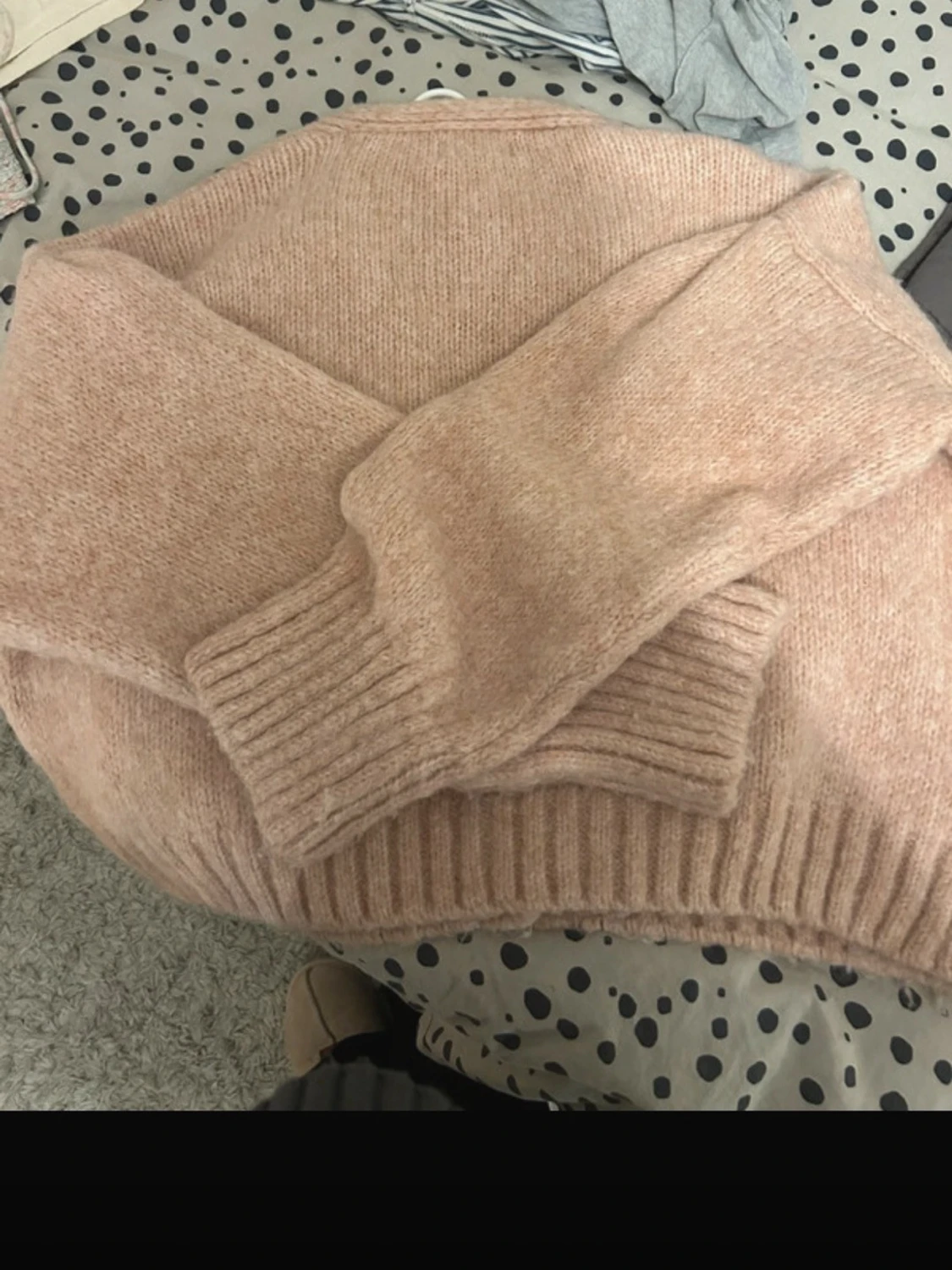 Beige stickad cardigan med pärlknappar - 2