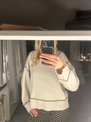 Stickad tröja - Säljer denna super fina tröjan! Ordinarie pris 600kr